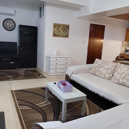 Ευρύχωρο Και Άνετο Διαμέρισμα Στην Ιτέα Joanna'S Apartment Kirra Bagian luar foto