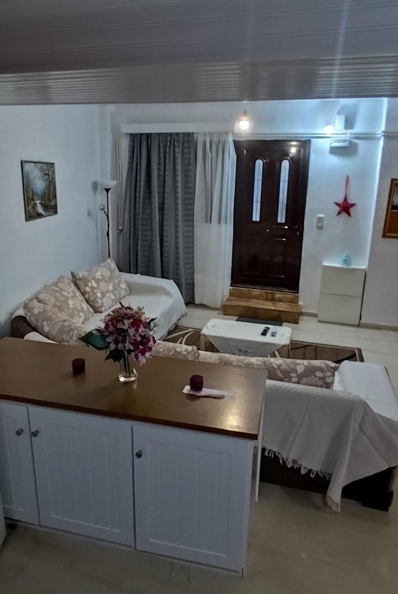 Ευρύχωρο Και Άνετο Διαμέρισμα Στην Ιτέα Joanna'S Apartment Kirra Bagian luar foto