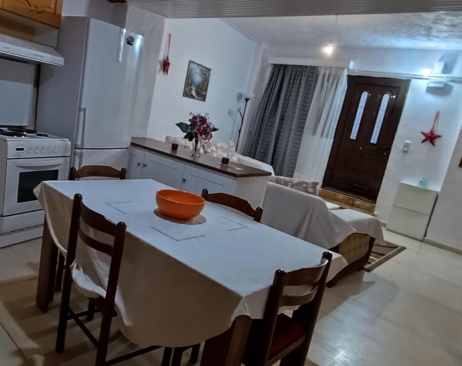 Ευρύχωρο Και Άνετο Διαμέρισμα Στην Ιτέα Joanna'S Apartment Kirra Bagian luar foto